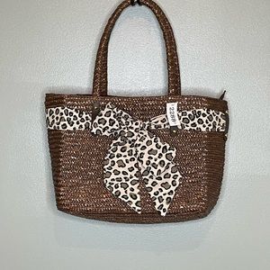 Spacious, straw shoulder bag.